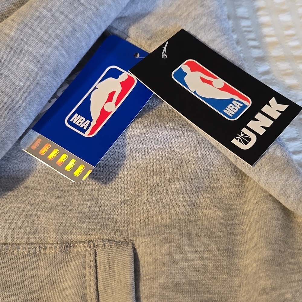 NWT Toronto Raptors Hoodie With Kangaroo Pocket Size Medium - Picture 7 of 13